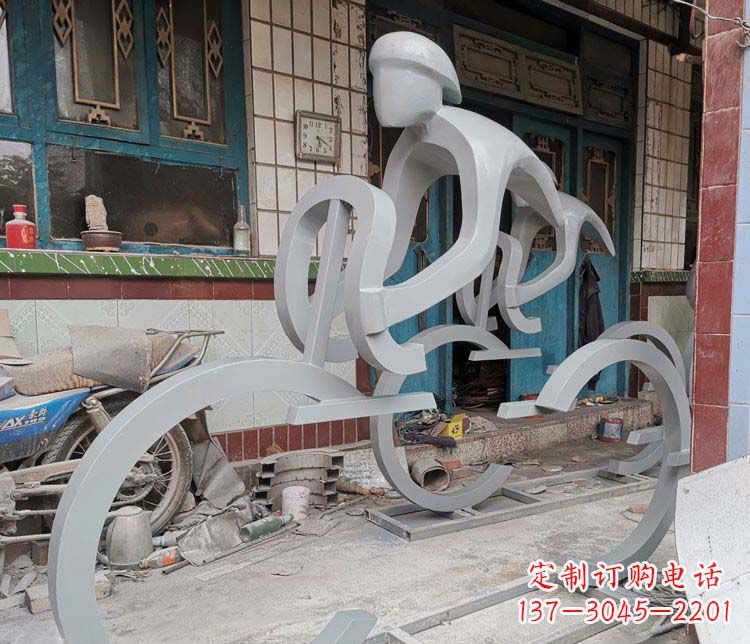 潍坊户外不锈钢骑自行车人物雕塑