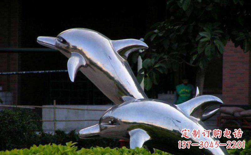 潍坊彰显自由灵动的不锈钢跳跃海豚雕塑
