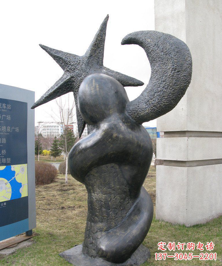 潍坊街边星星月亮景观铜雕是由中国领雕塑定制的…