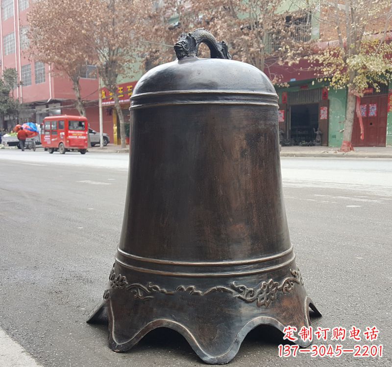 潍坊铜钟雕塑:精致美观的景观艺术