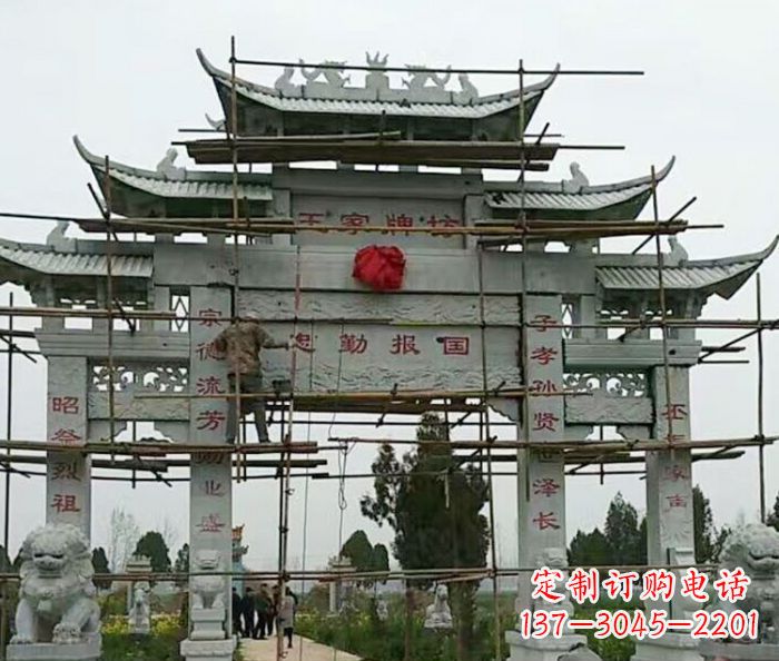 潍坊传承古艺三门牌坊石雕