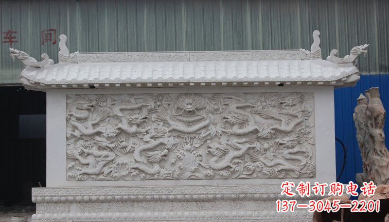 潍坊九龙壁石雕塑——让礼堂充满豪华气息