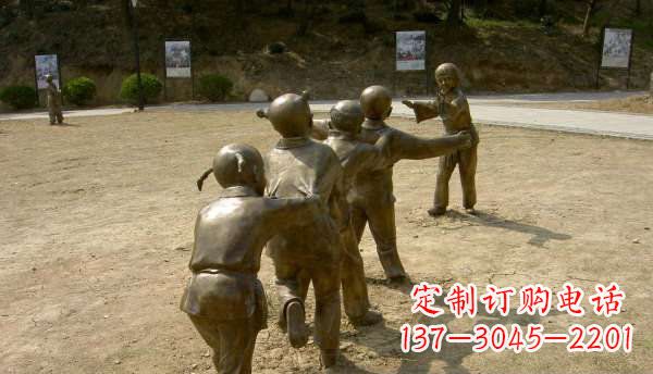 潍坊老鹰抓小鸡公园人物铜雕