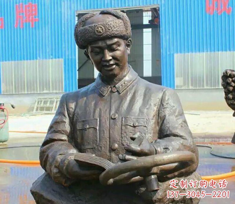 潍坊向雷锋致敬！郑州中领雕塑出品：雷锋铜雕