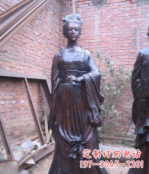 潍坊汹涌波澜中的李清照雕塑