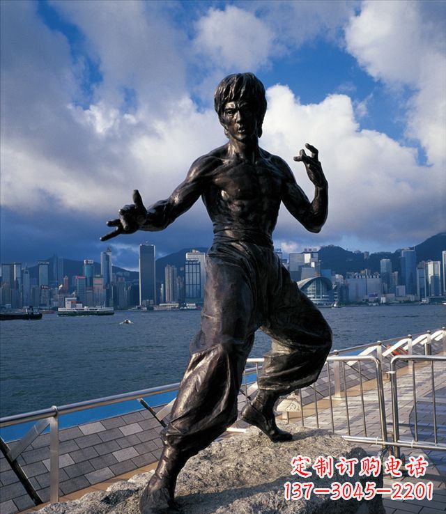 潍坊标题:李小龙铜雕,让传奇永存