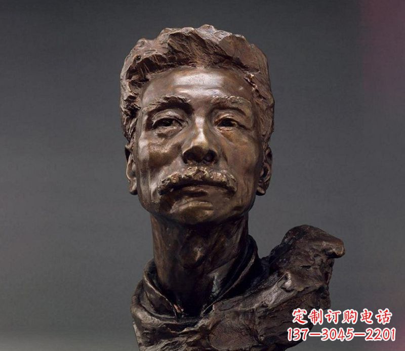 潍坊鲁迅校园名人铜雕,展现鲁迅文学精神