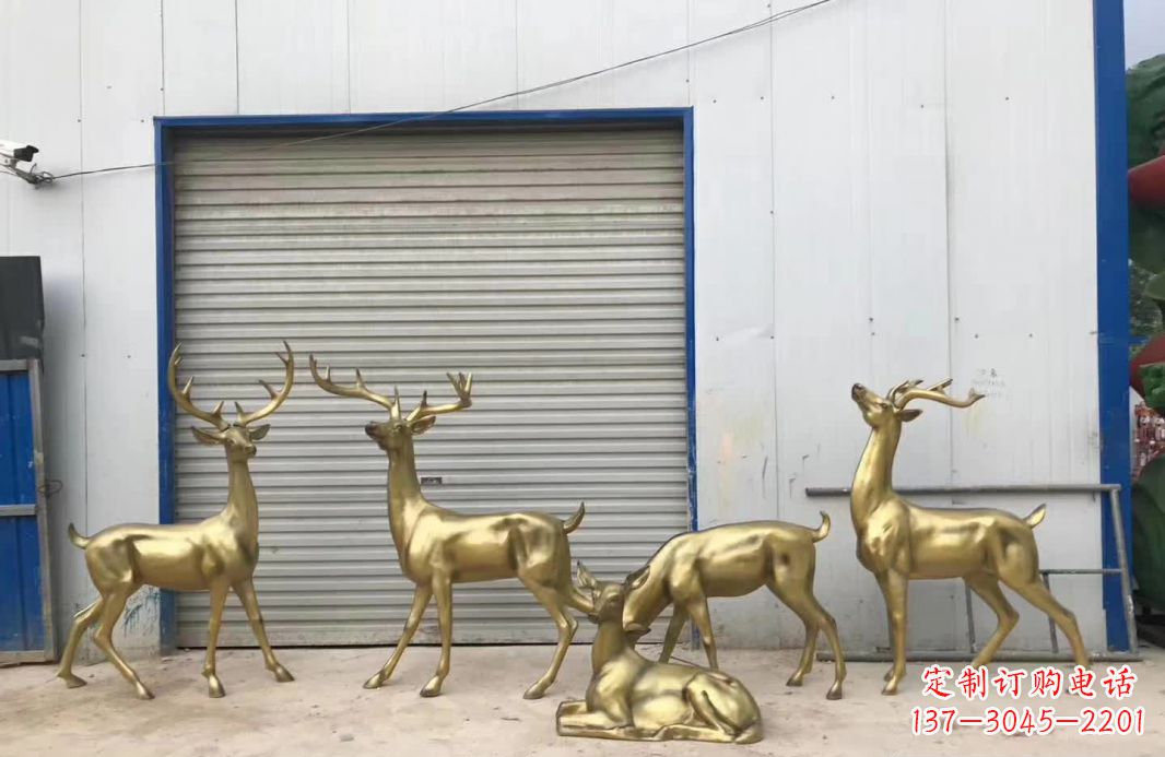 潍坊产自中领雕塑的手工鹿群铜雕塑，是一款以鹿…