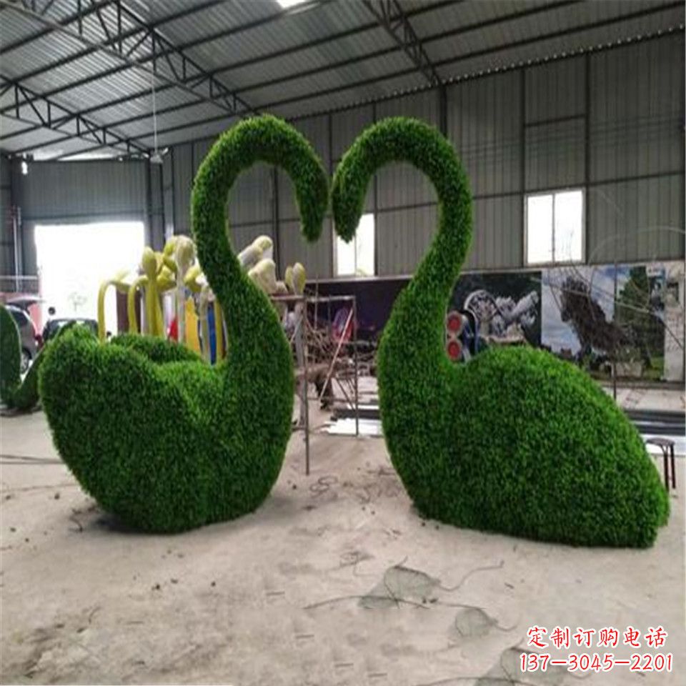 潍坊绿植抽象天鹅情侣雕塑摆件