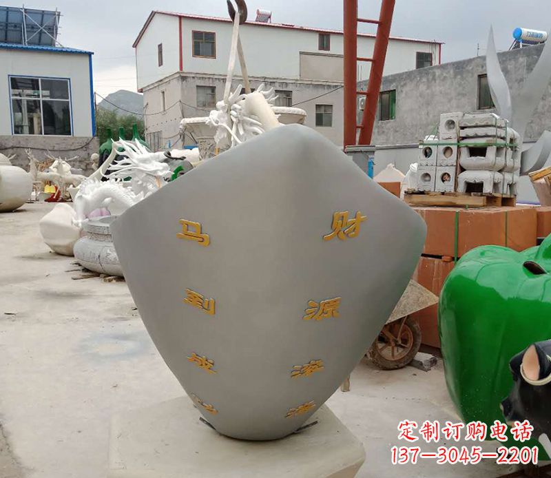 潍坊精美元宝雕塑,马到成功!