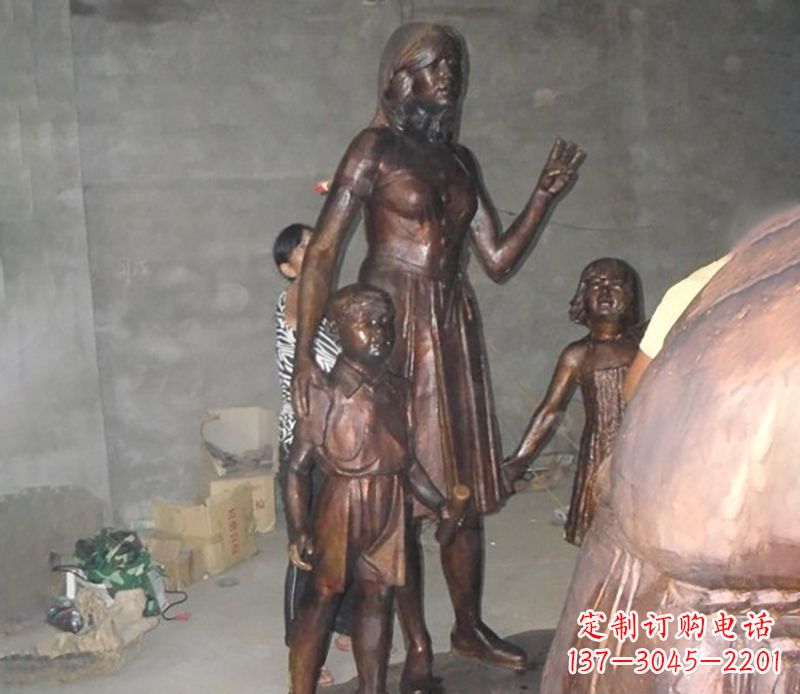 潍坊中领雕塑非常荣幸推出一款特别的母亲雕塑,…
