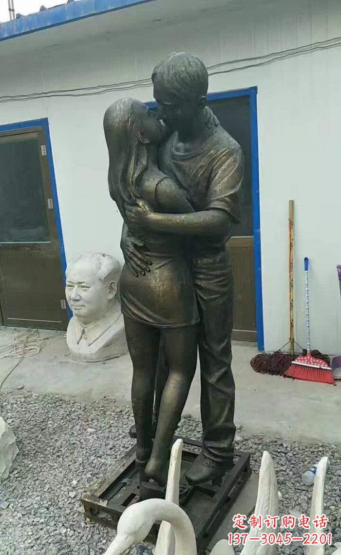 潍坊无尽浪漫,情侣雕塑表达爱意