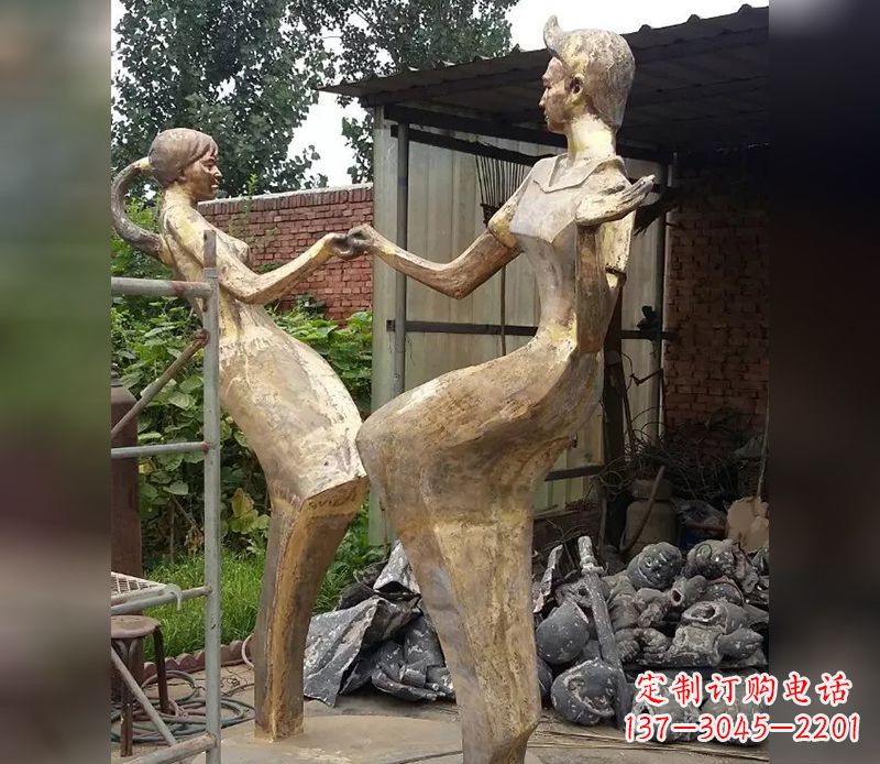 潍坊专属情侣，情深伴随铜雕精美绝伦