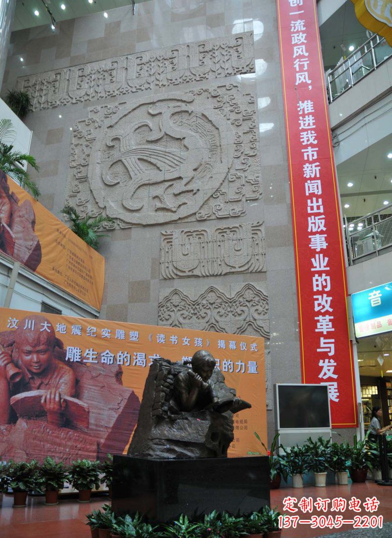 潍坊令人惊叹的小女孩景观铜雕