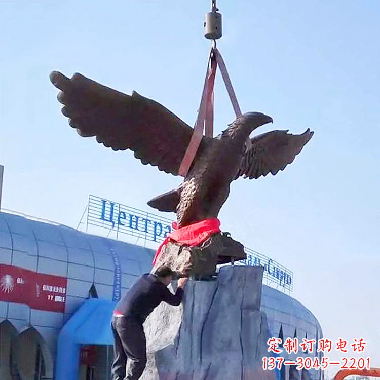 潍坊中领雕塑定制大型老鹰铜雕景观