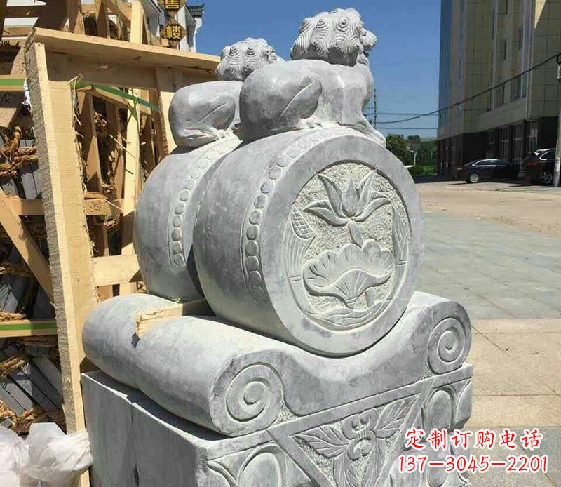 潍坊中领雕塑:仿古石门墩石雕艺术品