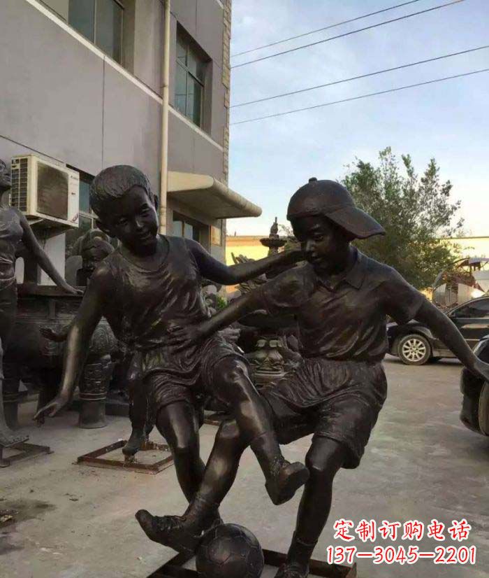 潍坊踢足球儿童铜雕 (2)
