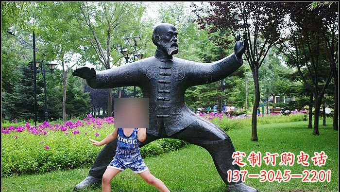 潍坊铜雕打太极拳的老人