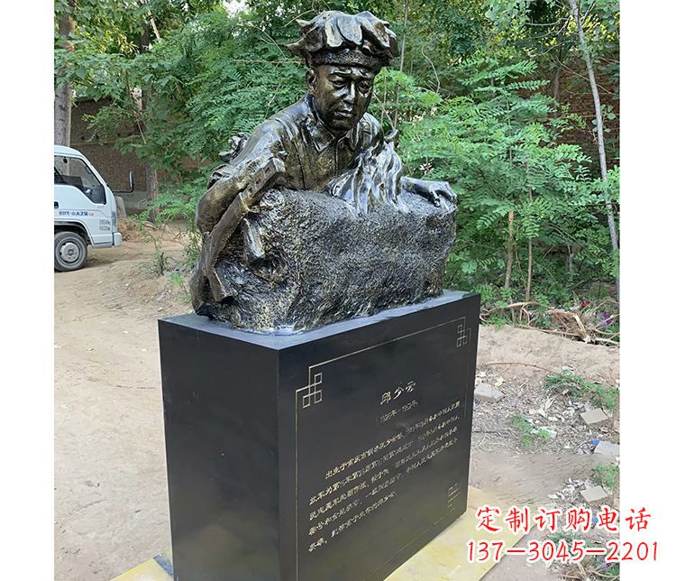 潍坊铜雕邱少云战士雕塑