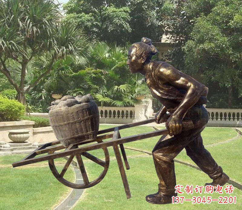 潍坊推独轮车的古人铜雕