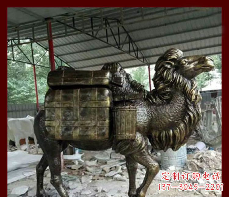 潍坊拖行李的骆驼动物铜雕