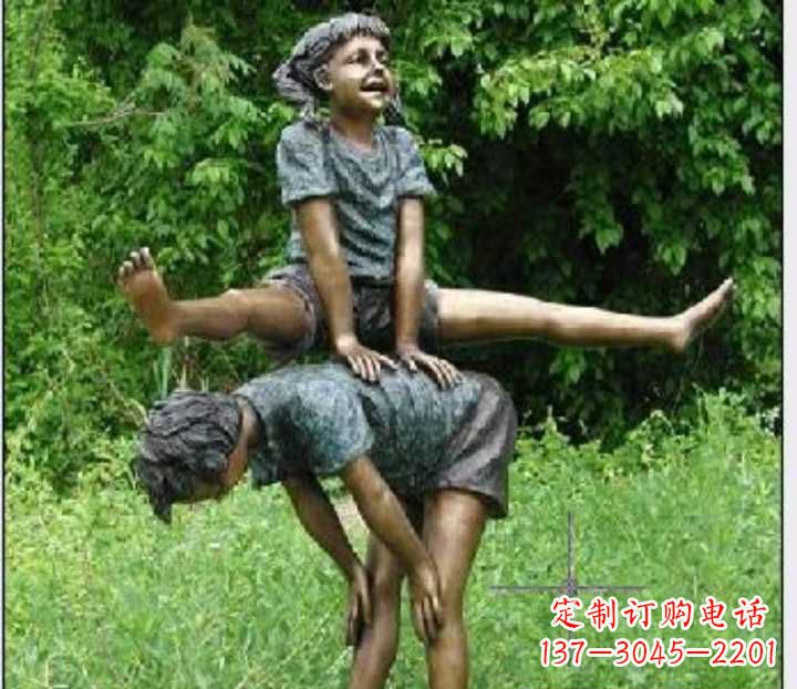潍坊玩跳山羊的儿童铜雕