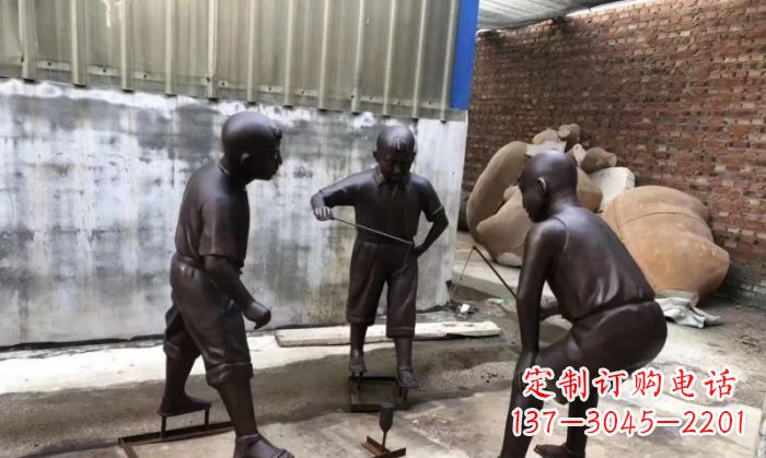 潍坊玩陀螺人物铜雕 (2)