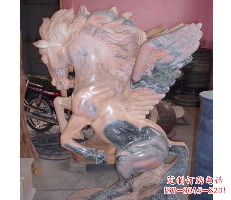 潍坊晚霞红奔马石雕