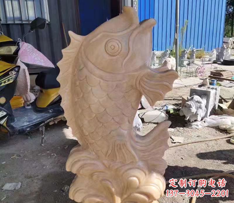 潍坊晚霞红喷水鲤鱼石雕