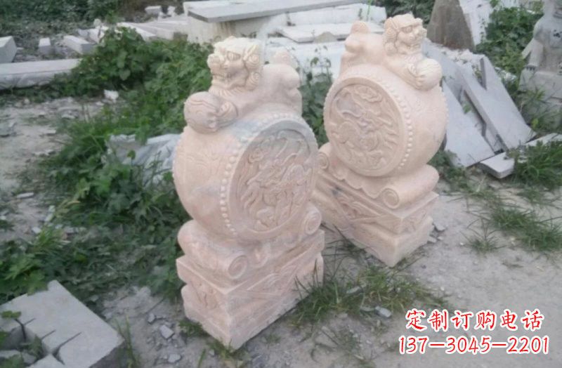 潍坊晚霞红狮子门墩石雕