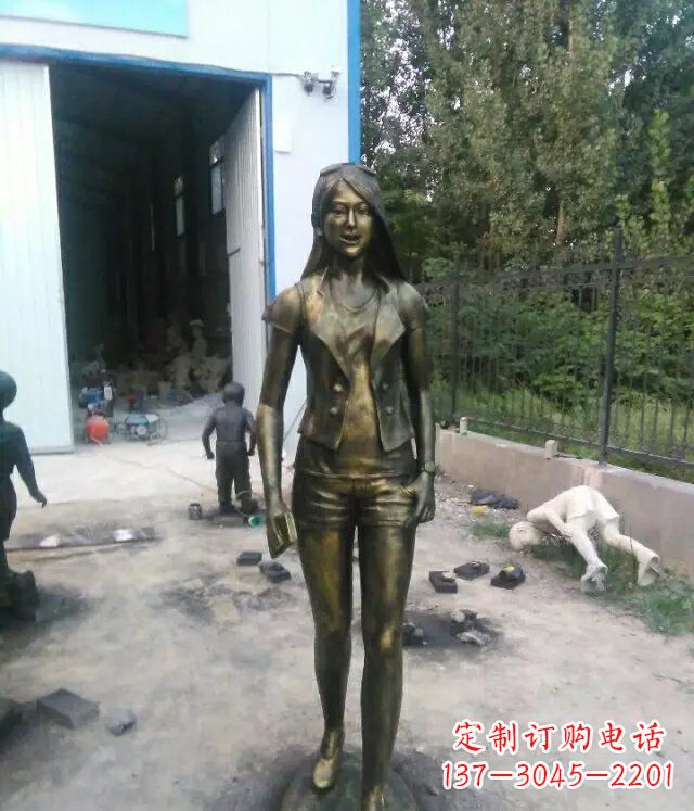 潍坊现代美女广场人物铜雕