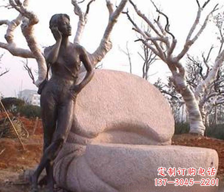 潍坊现代女人打电话铜雕