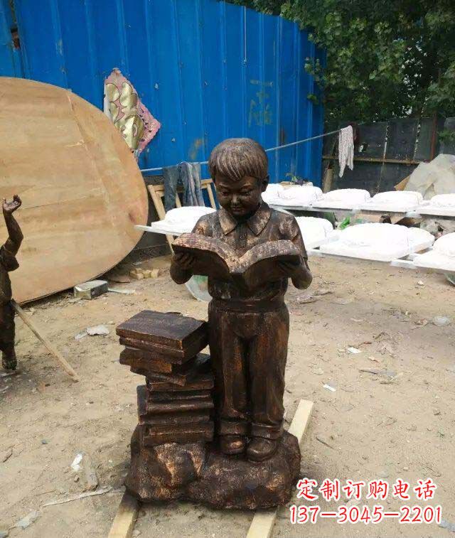 潍坊小孩看书玻璃钢仿铜人物雕塑