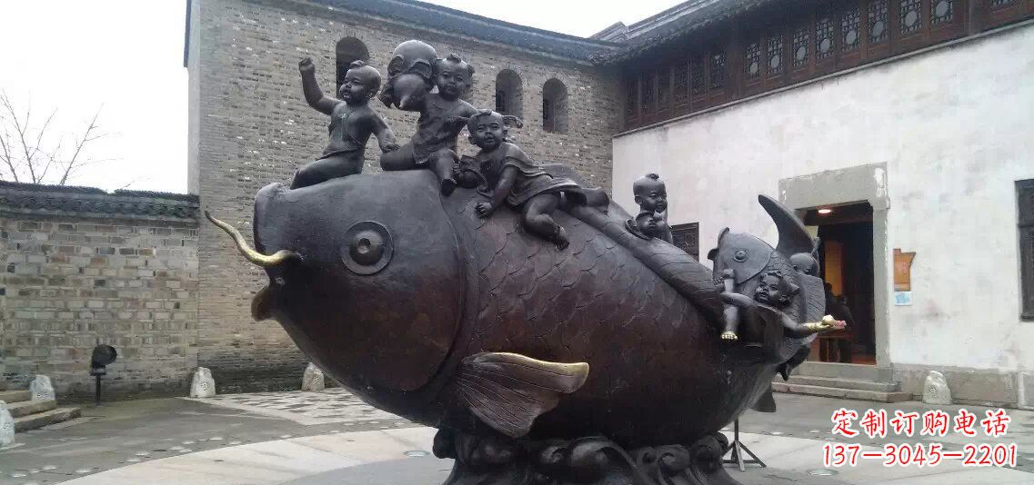 潍坊小孩骑鱼铜雕