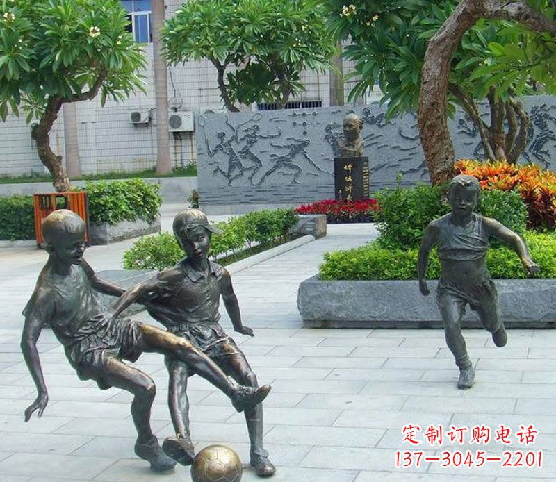潍坊小孩踢足球公园景观铜雕