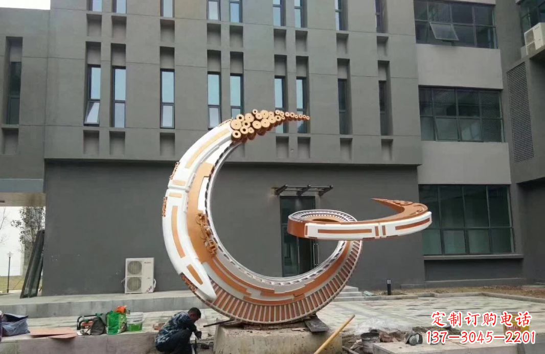 潍坊小区抽象不锈钢月亮雕塑