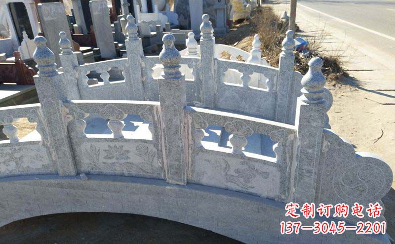 潍坊小区公园大理石拱桥