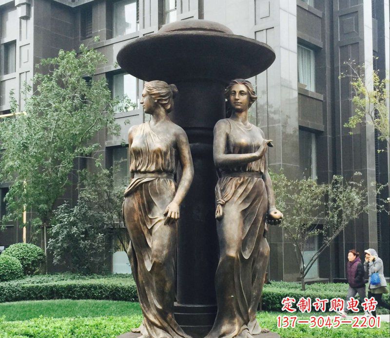 潍坊小区西方女人人物铜雕