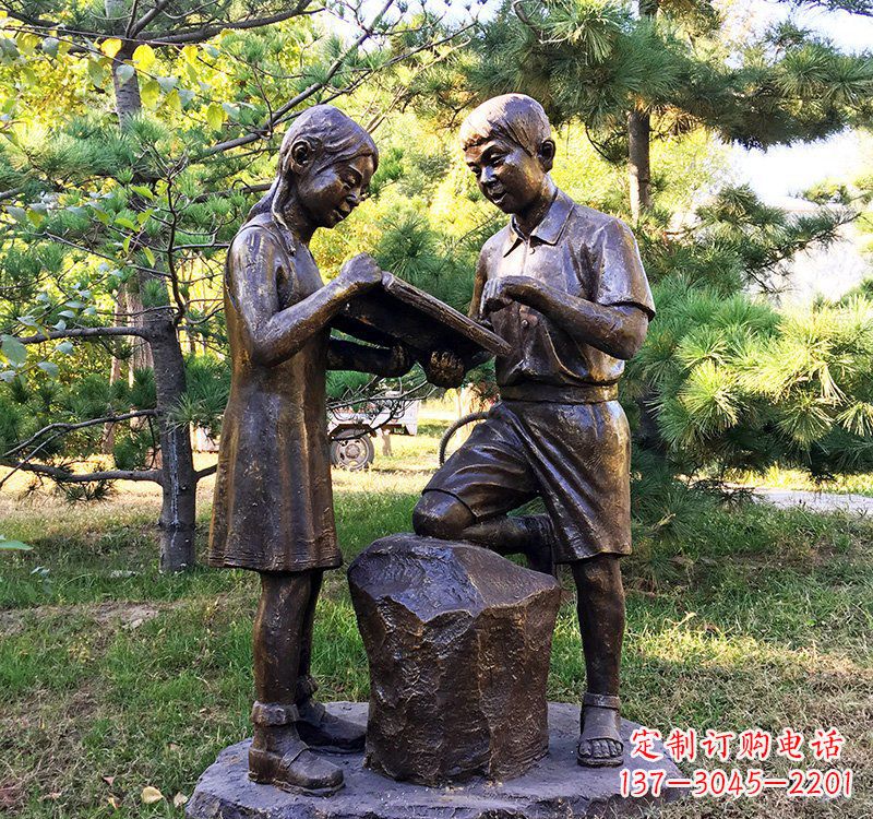 潍坊校园读书的学生铜雕