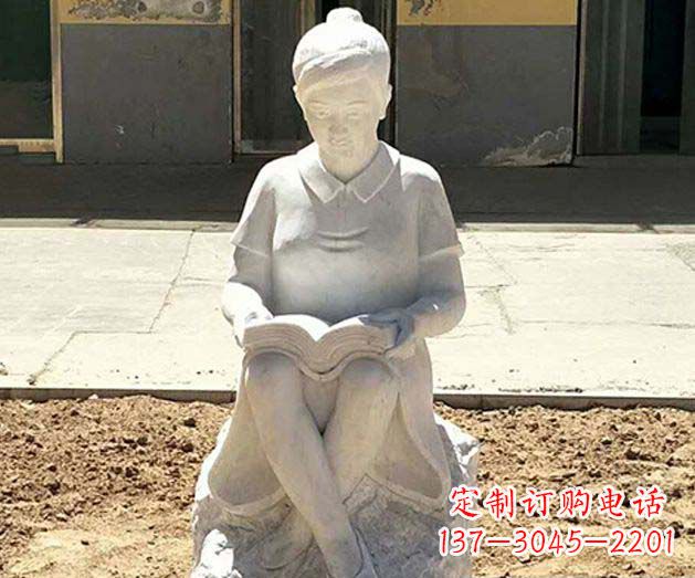 潍坊校园看书女孩景观石雕