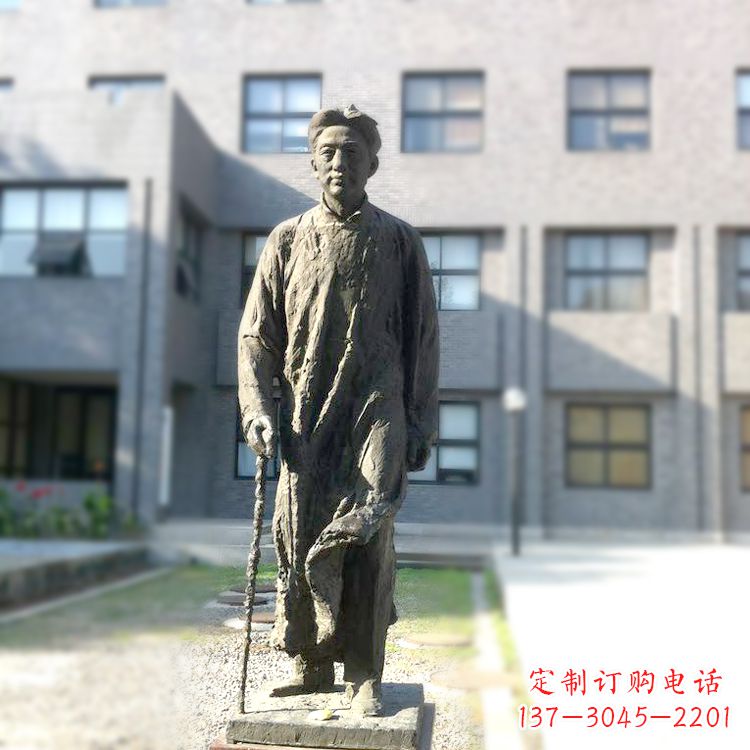 潍坊校园名人徐悲鸿雕塑