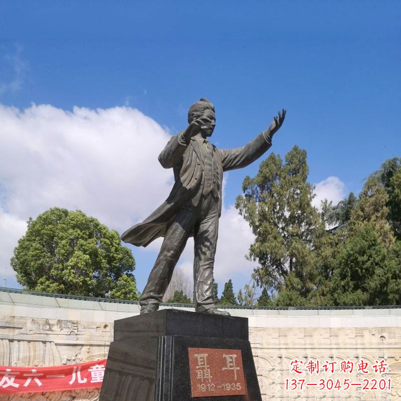 潍坊音乐家聂耳公园广场雕像