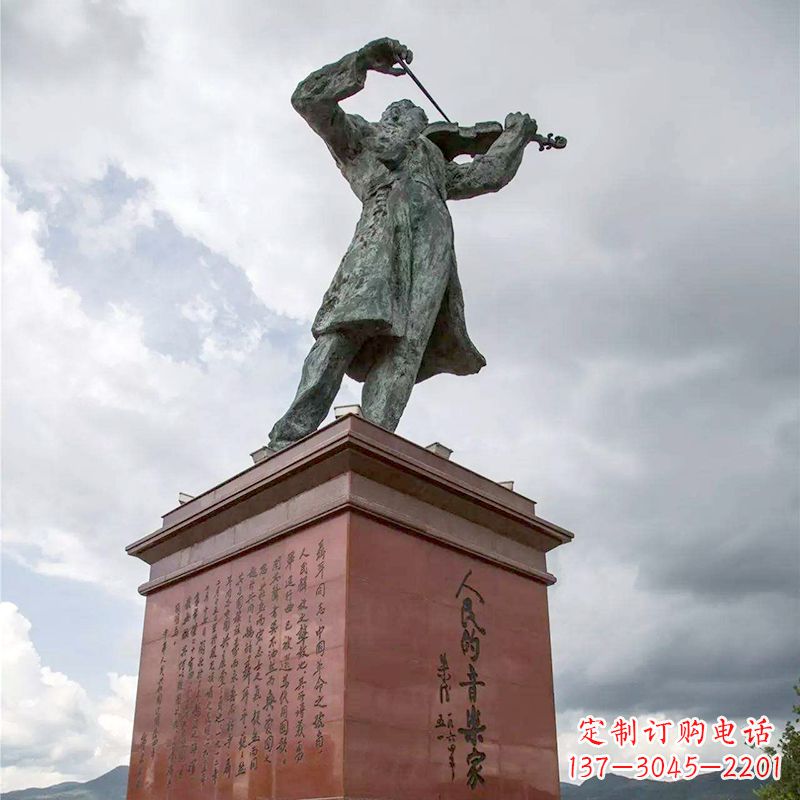 潍坊音乐家聂耳拉小提琴景观名人雕塑