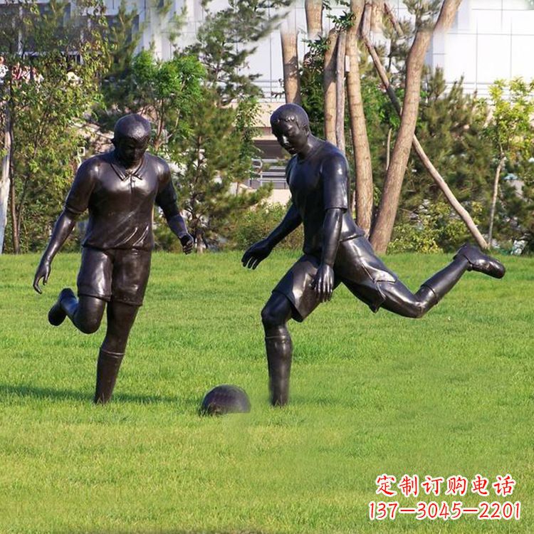 潍坊园林踢足球人物铜雕