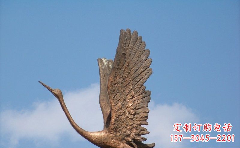 潍坊展翅高飞的仙鹤动物铜雕