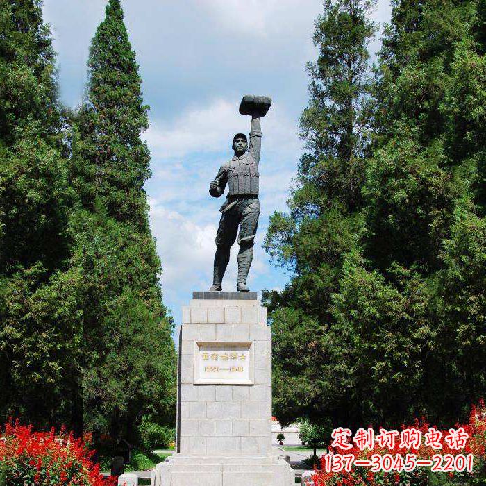 潍坊战斗英雄董存瑞雕塑-景区园林英雄人物景观雕塑