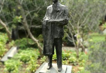 潍坊徐悲鸿雕塑著名奔马画家公园铜雕像