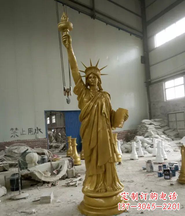 潍坊自由女神玻璃钢仿铜人物雕塑