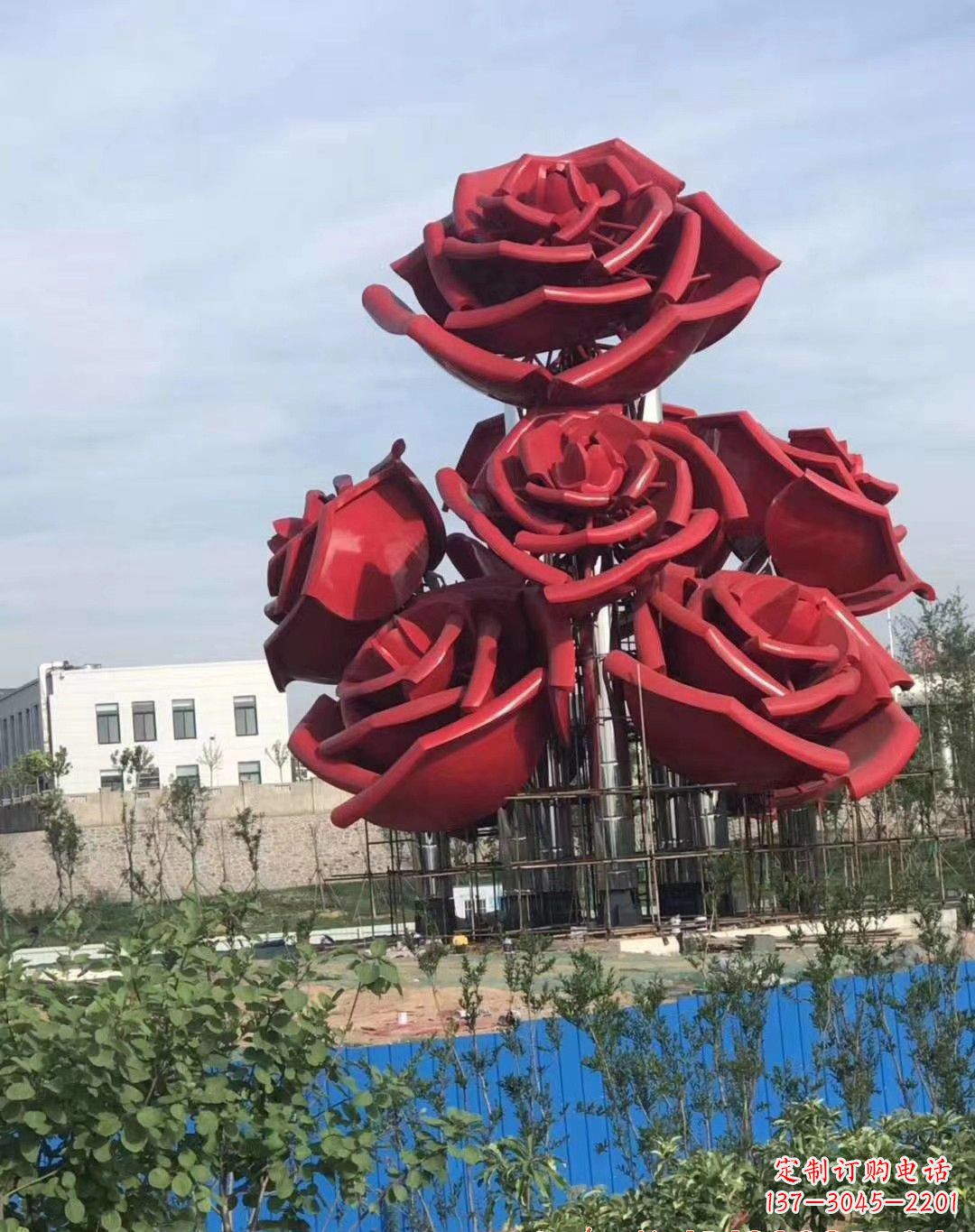 潍坊玫瑰花雕塑-广场创意不锈钢红色玫瑰花雕塑
