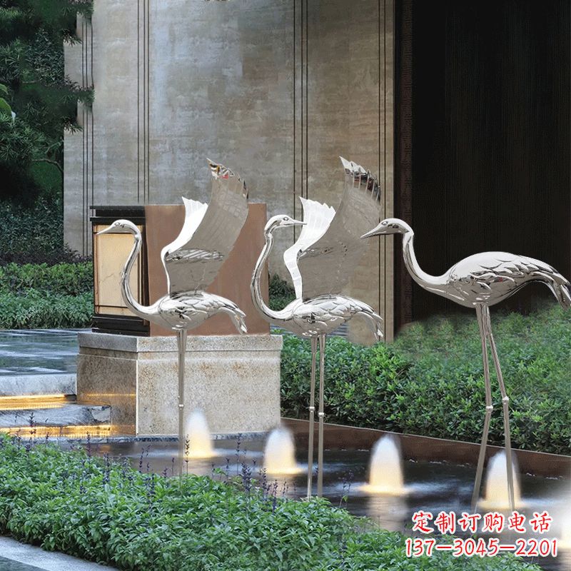 潍坊鹤雕塑-公园不锈钢镜面喷泉中的鹤雕塑